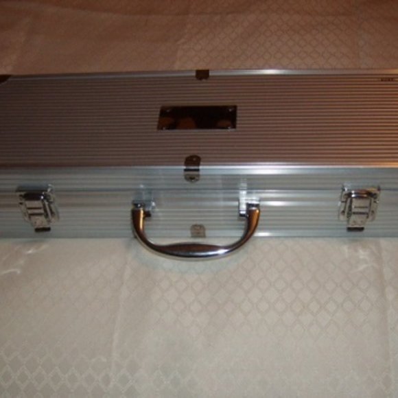 New 5 Piece Barbeque Tool Set In Metal Carrying Case Never Used Grilling - Picture 4 of 5